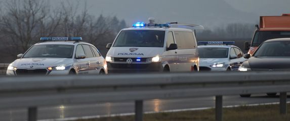 Policija na autocesti, ilustracija