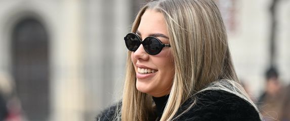 Ljepotica iz Zagreba sa slatkom pratnjom