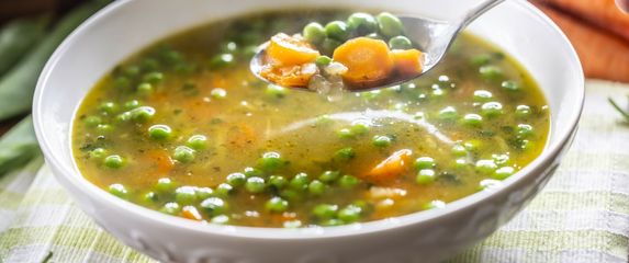 Povrtno varivo dobit će još bolji okus ako u njega dodate koru od parmezana