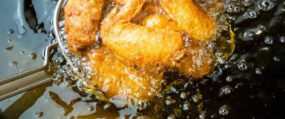 Hrana pržena u dubokom ulju ne bi trebala biti pretjerano masna ako se radi na pravi način