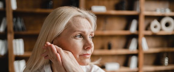 Starija žena, ilustracija