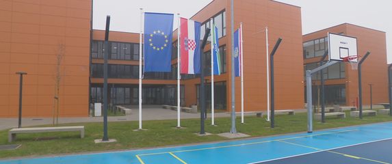 Učenici Osnovne škole Galdovo napokon su dobili obnovljenu školu - 2