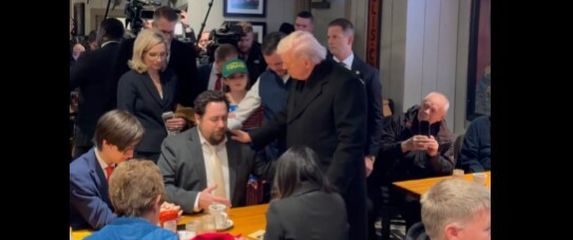 Donald Trump u restoranu u Iowi