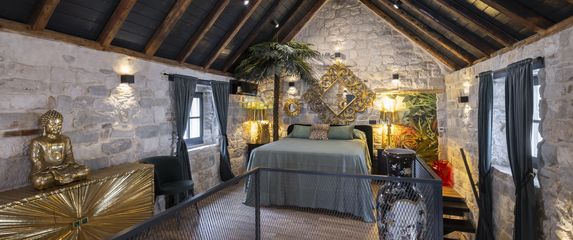 Na Bijelom Jajetu prodaje se kuća koja se nalazi 30 metara od plaže - 1