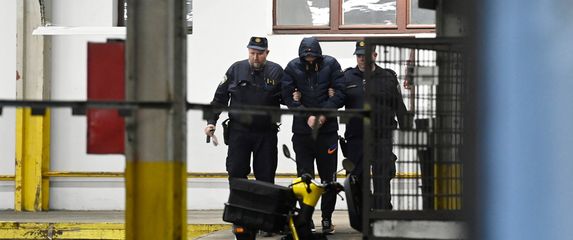 Privođenje u prostorije USKOK-a - 1