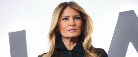 Melania Trump u Dolce & Gabbana kostimu na premijeri filma Melania 2026. - 3