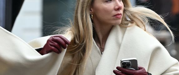 Lijepa dama prošetala je Zagrebom u odličnoj kombinaciji