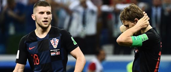 Ante Rebić i Luka Modrić (Foto: AFP)
