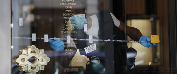 Pljačka draguljarnice (Foto: AFP)