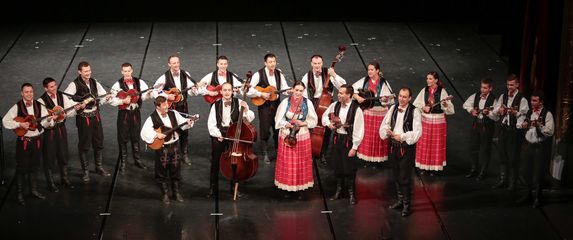 Folklorni ansambl Studentskog kulturno-umjetničkog društva „Ivan Goran Kovačić“ iz Zagreba (Foto: SKUD IGK) - 3
