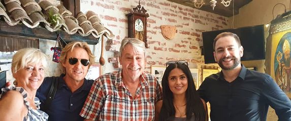 Salma Hayek i Owen Wilson u konobi Fetivi (Foto: Instagram)