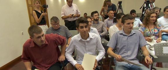 Nagrađeni maturanti (Foto: Dnevnik.hr)