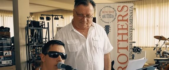 Denis Barta i Halid Bešlić (Foto: Youtube screenshot)