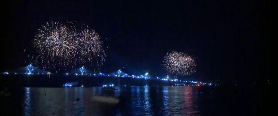 Vatromet iznad Pelješkog mosta