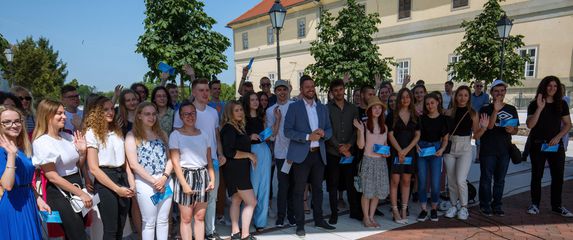 Grad Osijek nagradio je 50 najboljih maturanata - 2
