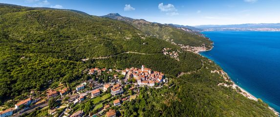 Zeleno plava-panorama općine Mošćenička Draga