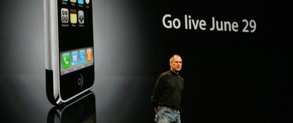 Steve Jobs i prvi iPhone