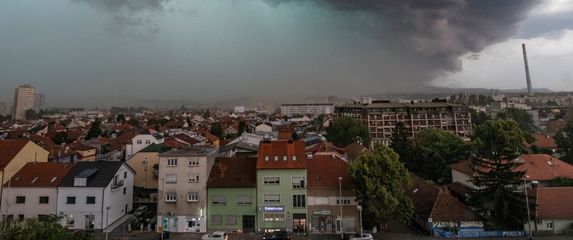 Oblaci nad Zagrebom prije strašne oluje - 1