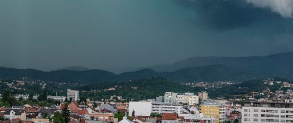 Oblaci nad Zagrebom prije strašne oluje - 3