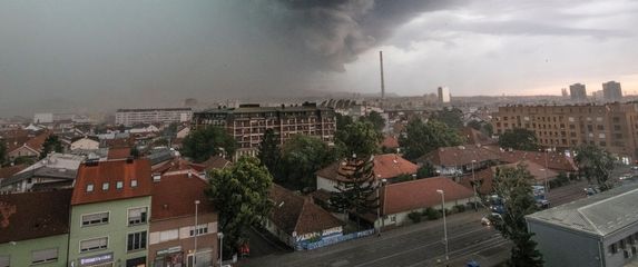 Oblaci nad Zagrebom prije strašne oluje - 4