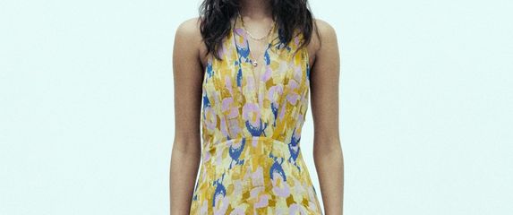 Haljina s uzorkom i kamenčićima iz Zare