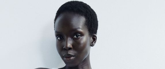 Bijeli top (H&M), 7,99 eura