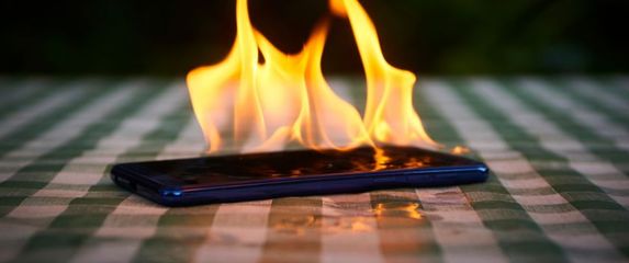 Zapaljeni mobitel