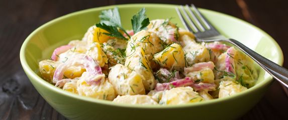 Tzatziki krumpirova salata