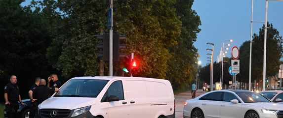 U blizini poduzeća, zaštitar je upotrijebio vatreno oružje