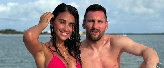 Messi i Antonela - 4