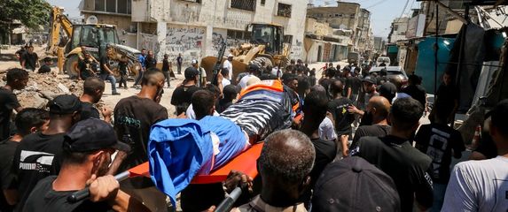 Palestinci na ulicama grada Tulkarema na Zapadnoj obali