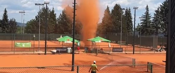 Prizor s teniskog terena