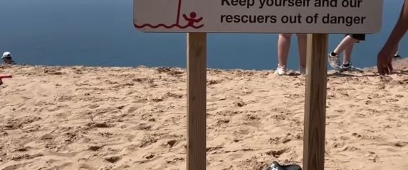 Znak upozorenja na plaži