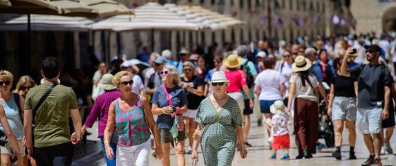Turisti u Dubrovniku, ilustracija