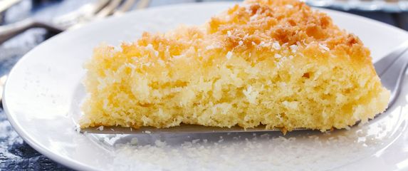 Kolač od ananasa i kokosa