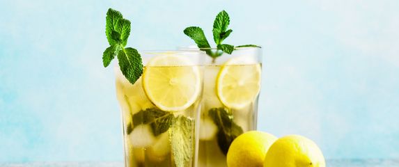 Ledeni čaj od mente i matičnjaka