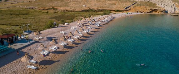 Uvala i plaža Vela luka u Baški na otoku Krku - 6