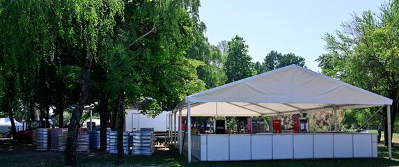 Pripreme fan zone na Bundeku - 19