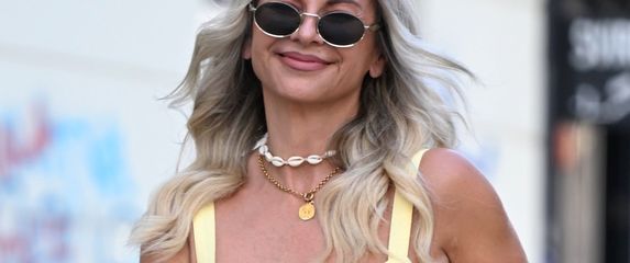 Street style izdanje ljepotice iz Zagreba u maslac žutoj nijansi