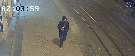 Policija traži muškarca zbog krađe auta