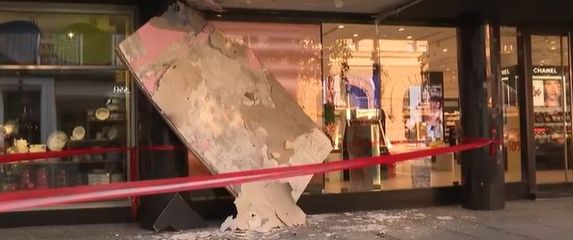 Pao dio nadstrešnice u Beogradu