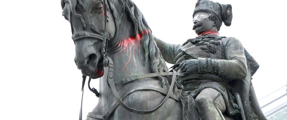 Osvanuo natpis na spomeniku banu Jelačiću - 4