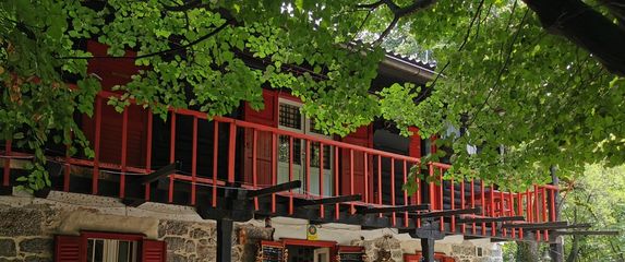 Planinarski dom Paklenica