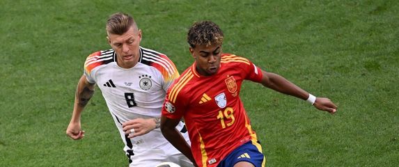 Toni Kroos i Lamine Yamal