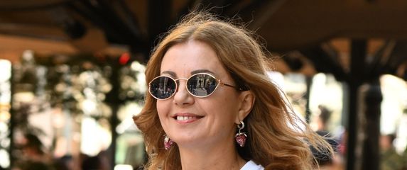 Dama iz Zagreba u majici sa simpatičnim natpisom