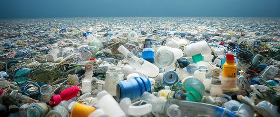 Plastični otpad u oceanu