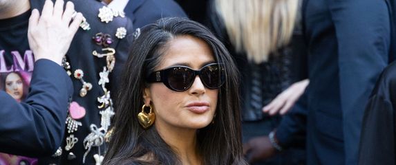 Salma Hayek na Balenciaginoj reviji u Parizu