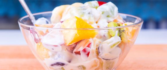 Voćna salata s jogurtom