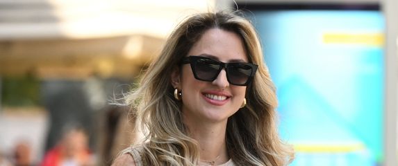 Dama iz Zagreba u mrežastim balerinkama