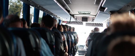 Putnici u autobusu, ilustracija